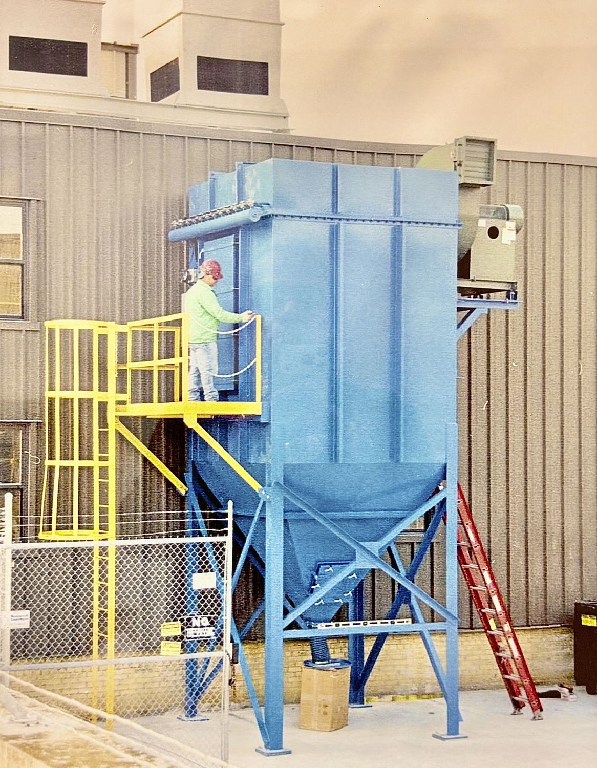 cpef-baghouse-blue-worker